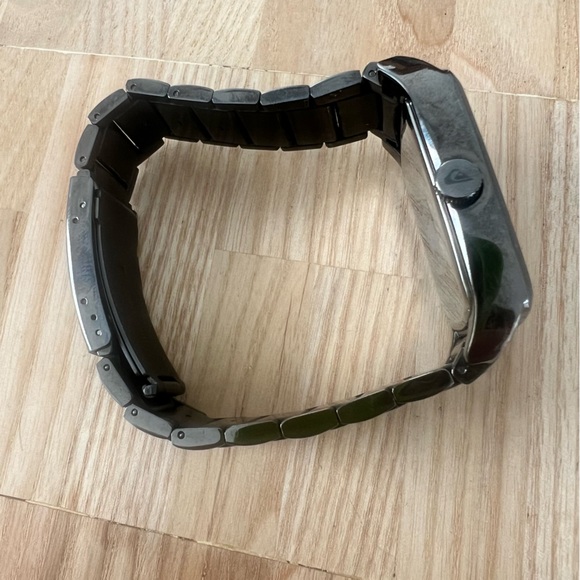 Quicksilver the quad men’s rectangular gunmetal gray watch NEW BATTERY - Picture 7 of 12